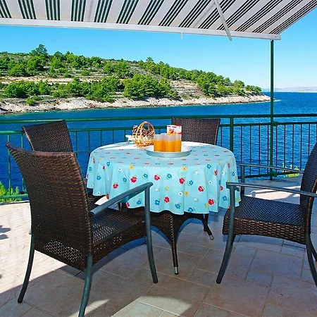 Nyaraló House Near Vela Luka, Waterfront *